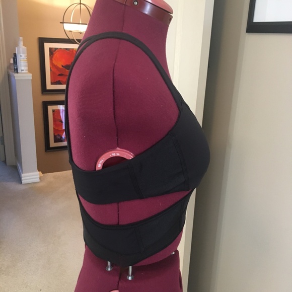 EUC Lululemon Strappy workout top - sz 4 - Picture 2 of 5